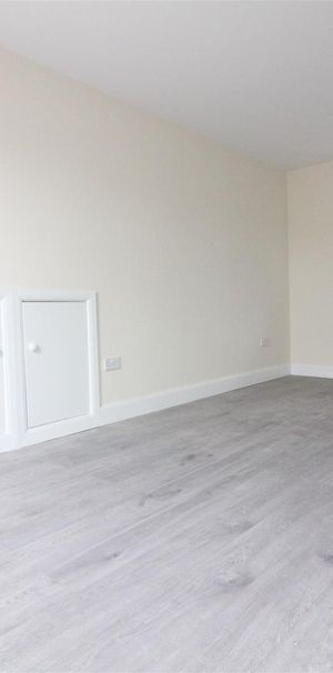 Kingsley Road, Hounslow - Photo 1