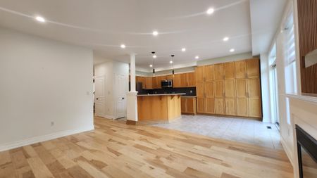 For Lease - 51 Waldron Crescent, Richmond Hill, Ontario - Photo 2