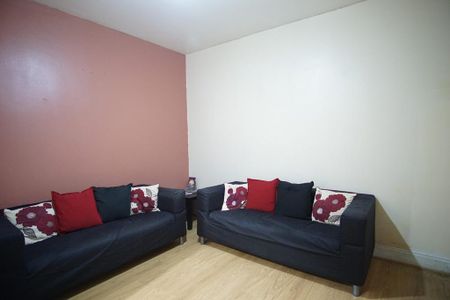 5 bedroom semi-detached house to rent - Photo 3