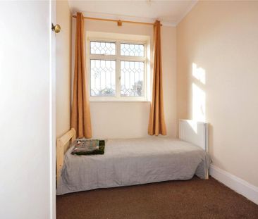 3 bedroom end of terrace house to rent - Photo 3