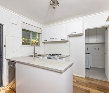 2/66 De Carle Street, Brunswick VIC 3056 - Photo 2