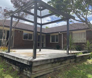 Flat Bush 4 Bedroom 2 bathroom family home - Photo 1