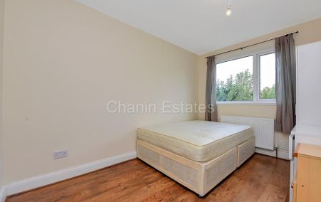 4 bedroom terraced house to rent - Photo 4