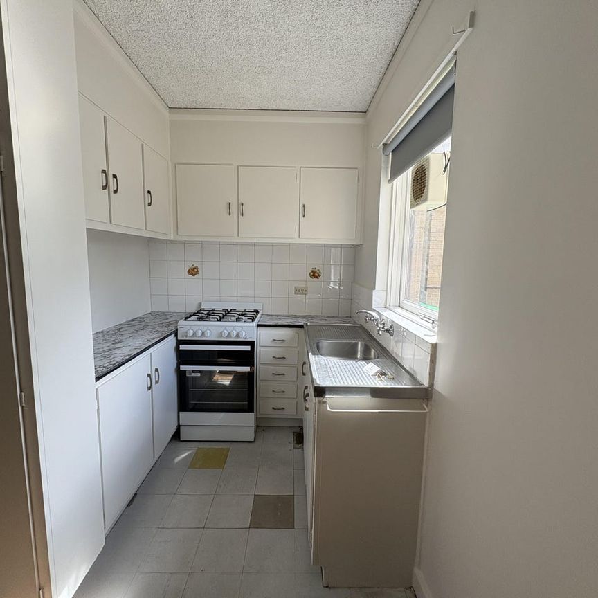 Fresh paint, new floor board 1 bed Apartment - Photo 1