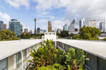 Furnished & Renovated Studio with Parking in Prime Harbourside Location - Photo 4