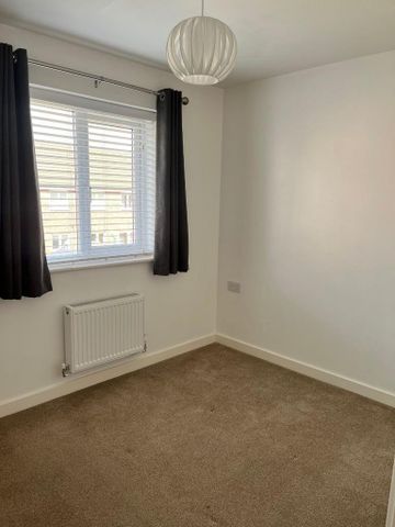 3 bedroom semi-detached house to rent - Photo 4