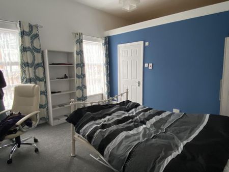 1 bedroom in a house share to rent - Photo 4
