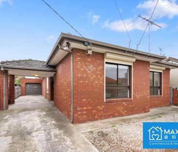 Unfurnished elegant Double-Storey Home in Exclusive East Melbourne - Photo 3