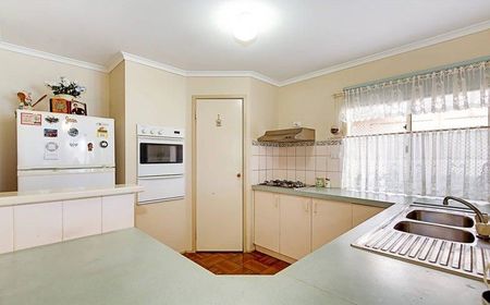 Comfort, Space & Style - The Perfect Family Retreat! - Photo 4