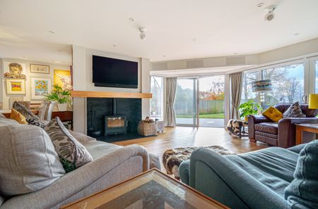 4 bedroom detached house to rent - Photo 3