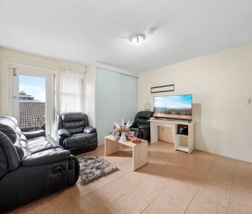 Spacious Apartment in Prime Auburn Location!! - Photo 6