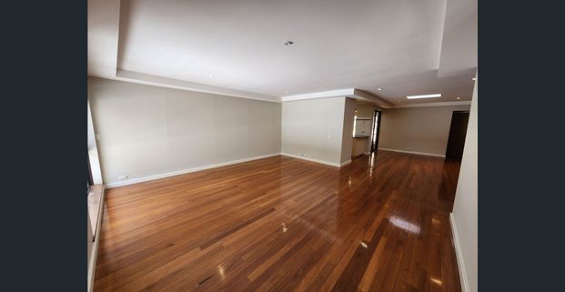 4 X 2 FAMILY HOME - STUNNING LOCATION - Photo 1