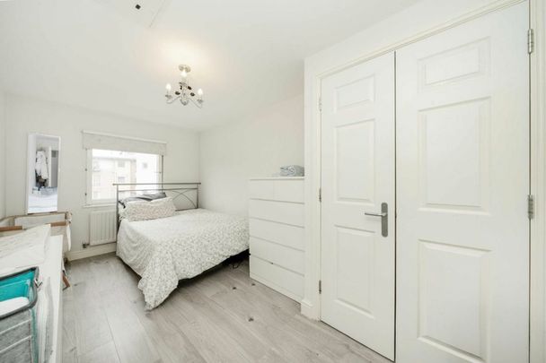 Crown Close - Photo 1