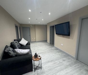 1 bedroom in a flat share to rent - Photo 5