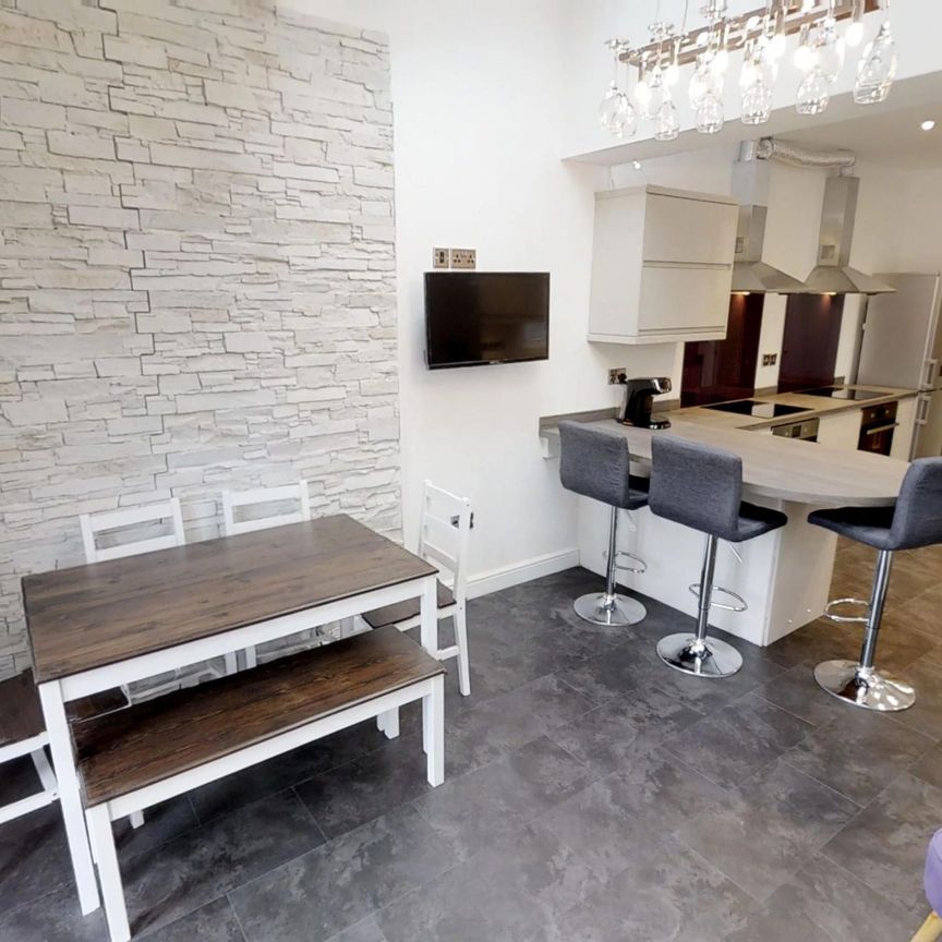 Double En-suite- Great Location - Photo 1