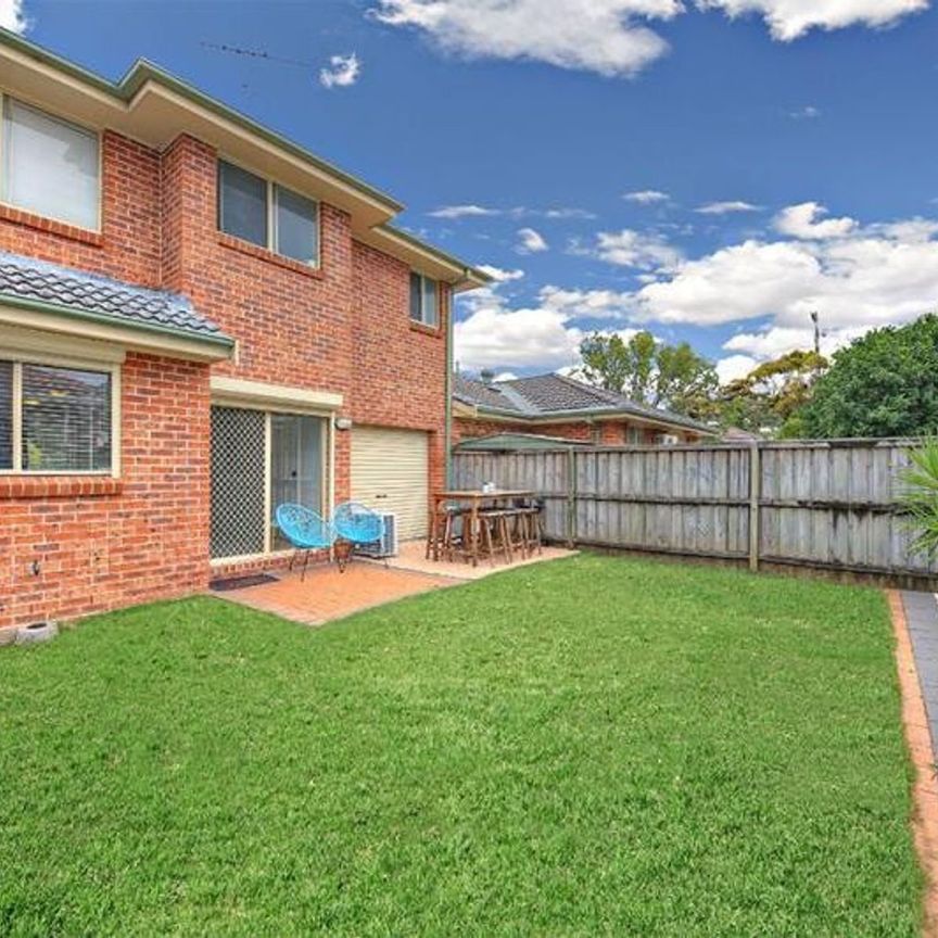 IMMACULATE & LOW MAINTENANCE - Photo 1