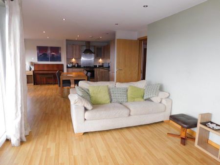 3 bedroom flat to rent - Photo 4