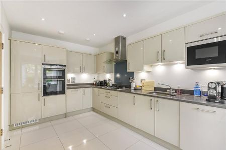 4 bedroom semi-detached house to rent - Photo 5