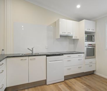 Modern 2-Bedroom Granny Flat with Spacious Yard! Water included! - Photo 6