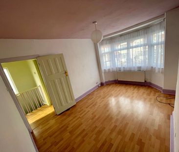 1 Bed Maisonette, Reeves Avenue, NW9 - Photo 2