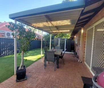 Spacious Villa - Photo 5