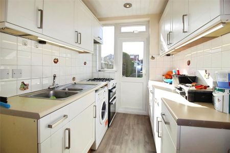 3 bedroom semi-detached house to rent - Photo 5