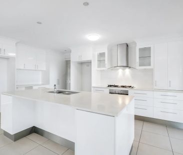 Spacious family home with exceptional lifestyle appeal - Photo 1