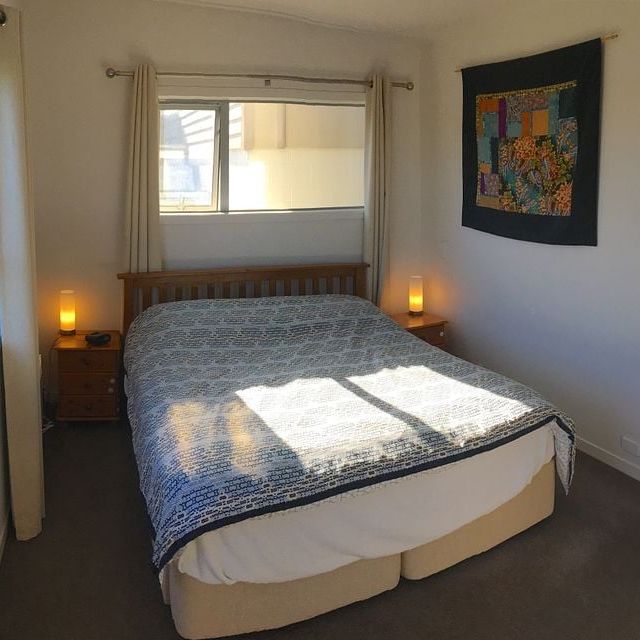 Sunny private 2 bedroom townhouse close to town - Photo 1