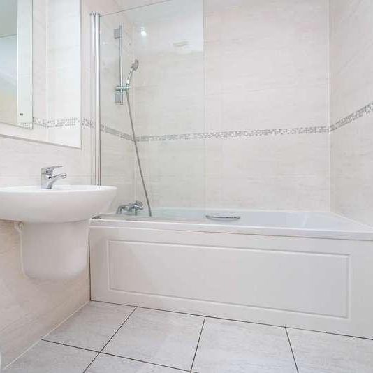Lamb Court, London Road, Tetbury, GL8 - Photo 1