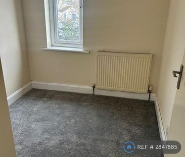 3 bedroom end of terrace house to rent - Photo 2