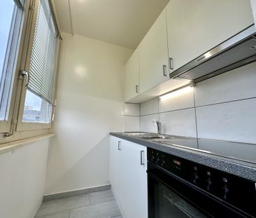 À louer - Charmant studio rénové à Thônex - Photo 1