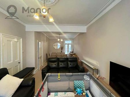 First Avenue, Manor, E12 - Photo 3