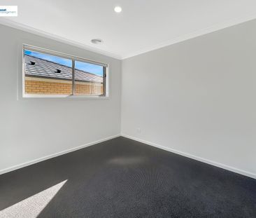 Brand New 4 Bedroom House With Ducted Reverse Cycle AC throughout. - Photo 4