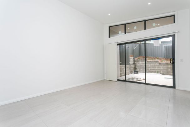 Spacious Quality Built 3 Bedroom Home with Double Garage - Photo 1