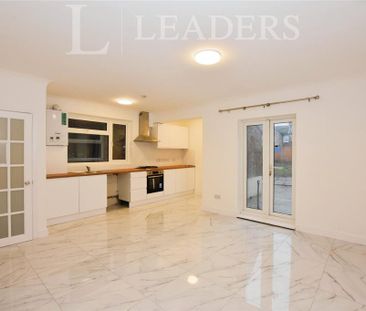 4 bedroom semi-detached house to rent - Photo 2