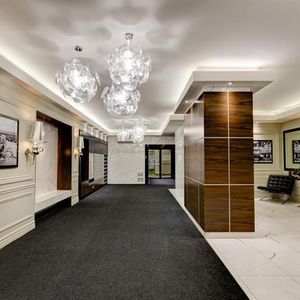 Magnifique Penthouse 2 ch. meublé – Vue Montréal – Métro – Piscine – 1200 pi² - Photo 2