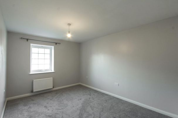 2 bedroom coach house to rent - Photo 1