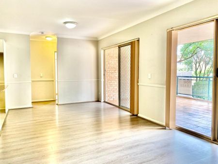 Spacious Unit ! - Photo 4