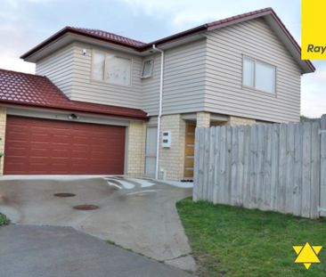 This immaculate four bedroom home is both private and welcoming and... - Photo 4