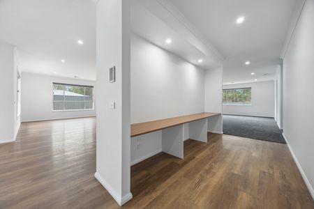 Spacious High End Family Home - Photo 2