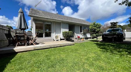 Neat & Sunny 3-Bedroom Home in a Convenient Lo... - Photo 3