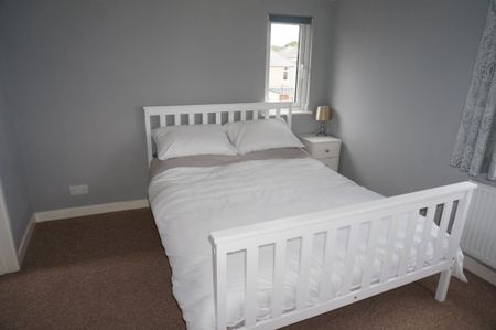 1 bedroom in a house share to rent - Photo 3