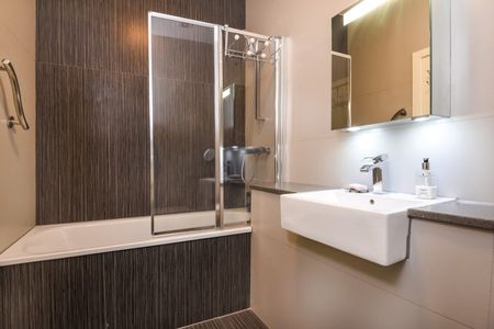 Greenwich High Road, London, SE10 - Photo 5