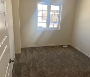 For Lease - 120 Esther Crescent, Thorold, Ontario - Photo 1