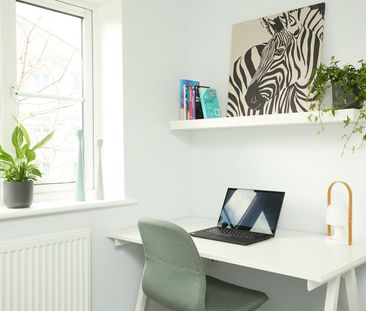 5 Bed Semi-Detached House, College Way, BS34 - Photo 1