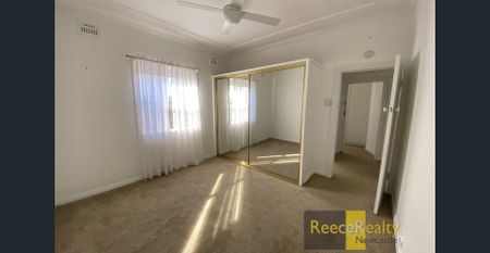 SPACIOUS FAMILY HOME - Photo 3