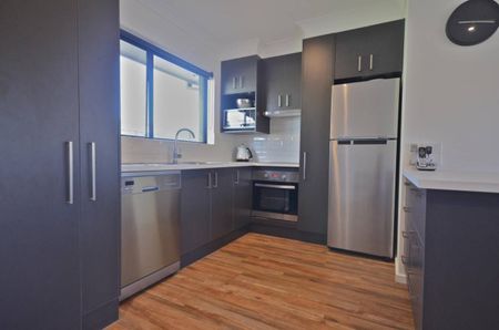 FULLY FURNISHED - UNAVAILABLE UNTIL MARCH 2019 - Photo 4