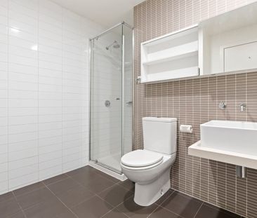 Fully Furnished 2-Bedroom Apartment in the Heart of Melbourne - Photo 3