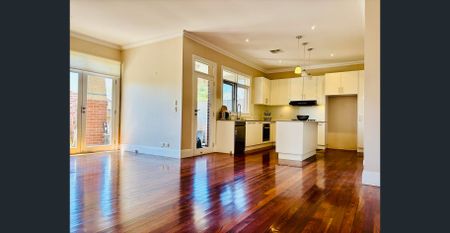 Modern and Stylish Family Home Situated in Ultra-Convenient Location - Photo 3