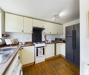 4 bedroom semi-detached house to rent - Photo 6